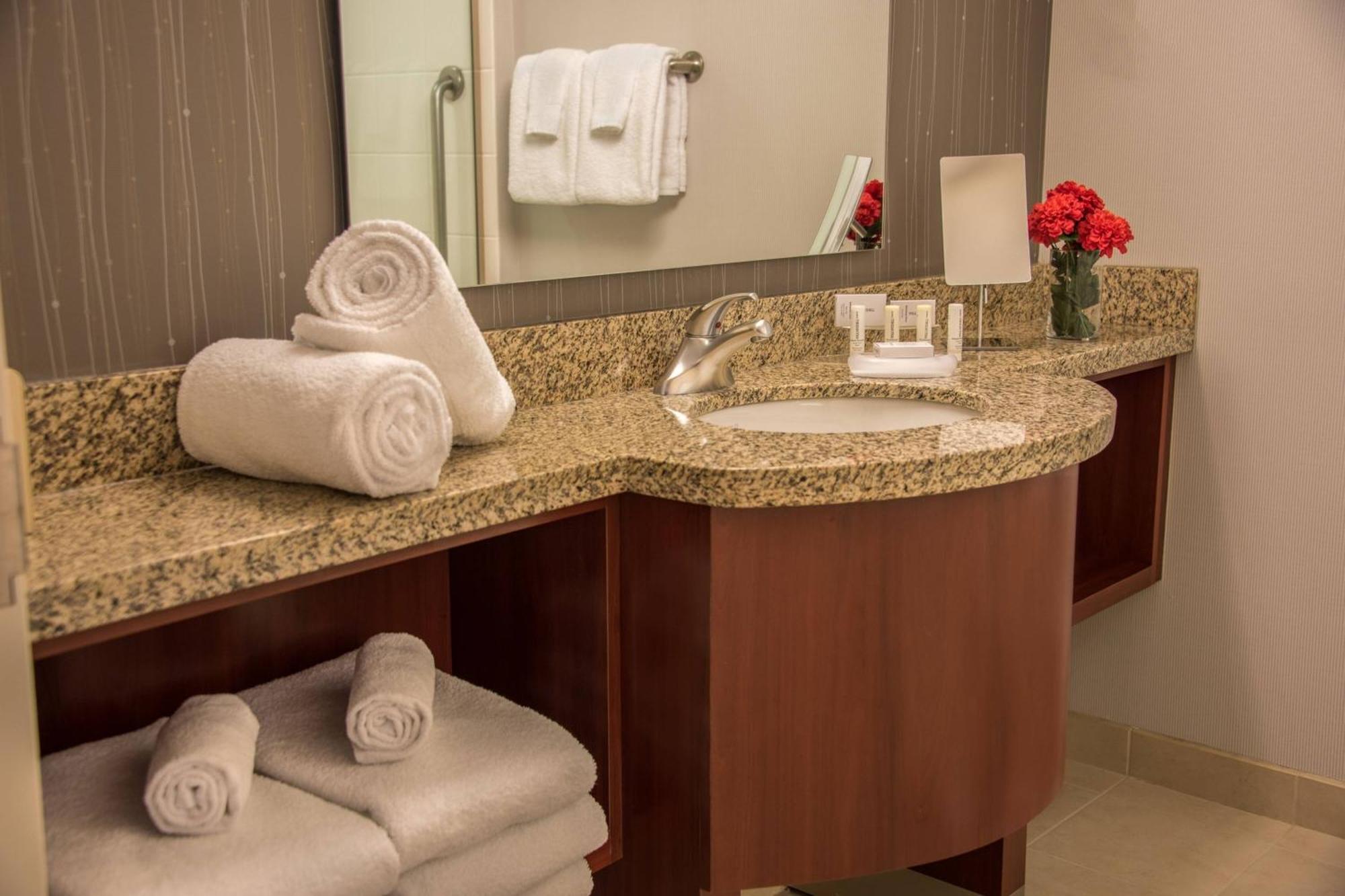 Courtyard By Marriott Bethesda Chevy Chase Ξενοδοχείο Εξωτερικό φωτογραφία