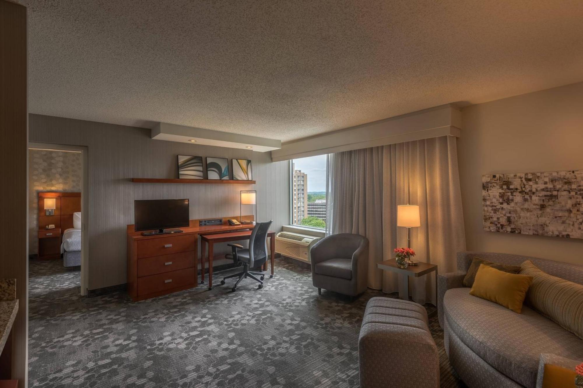 Courtyard By Marriott Bethesda Chevy Chase Ξενοδοχείο Εξωτερικό φωτογραφία